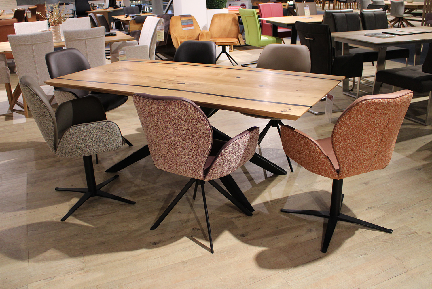 Tischgruppe ESGO + KALMIA Niehoff Sitzmöbel 