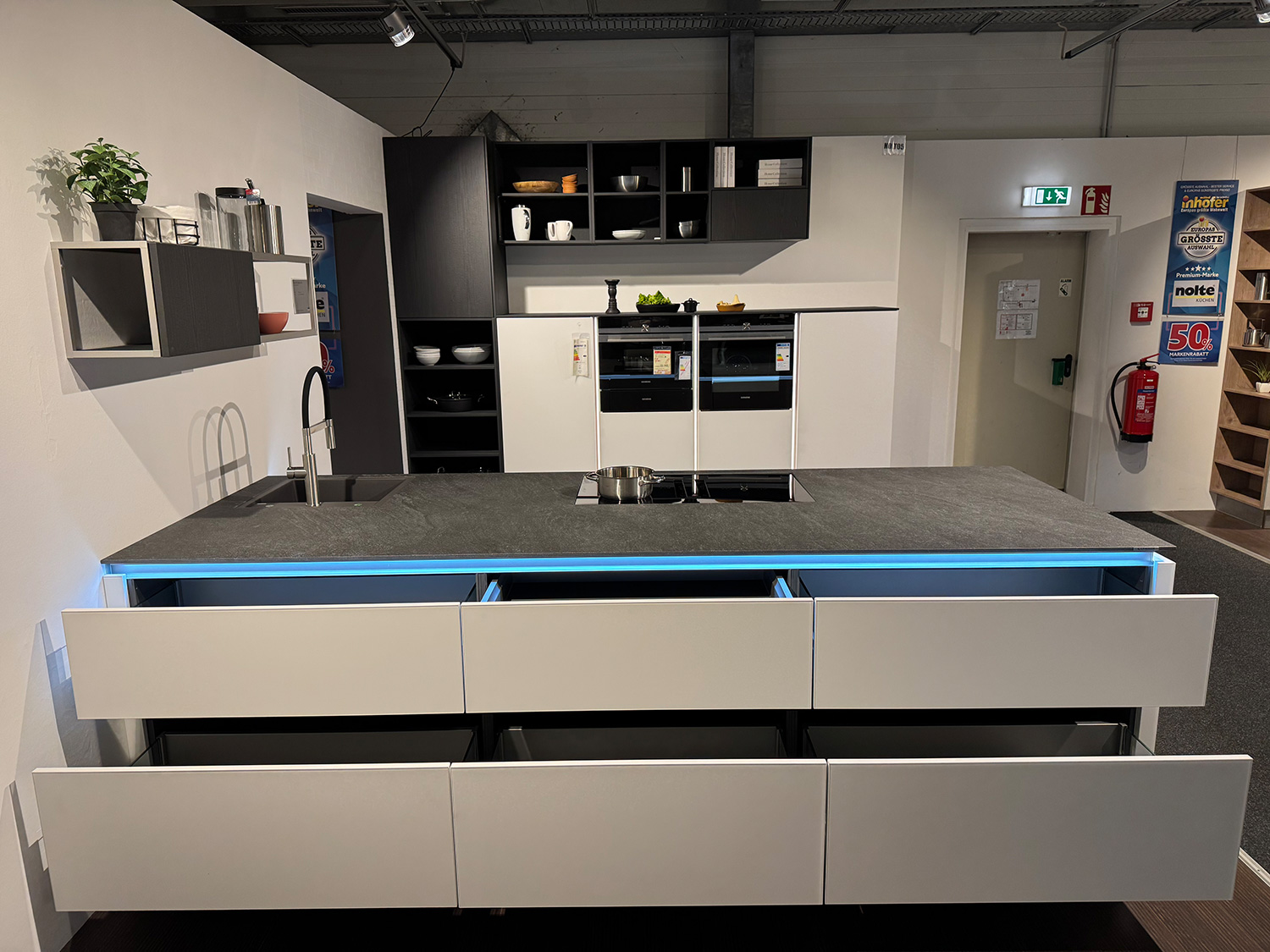 Glas Tec Satin G15 Einbauküche Nolte Küchen 