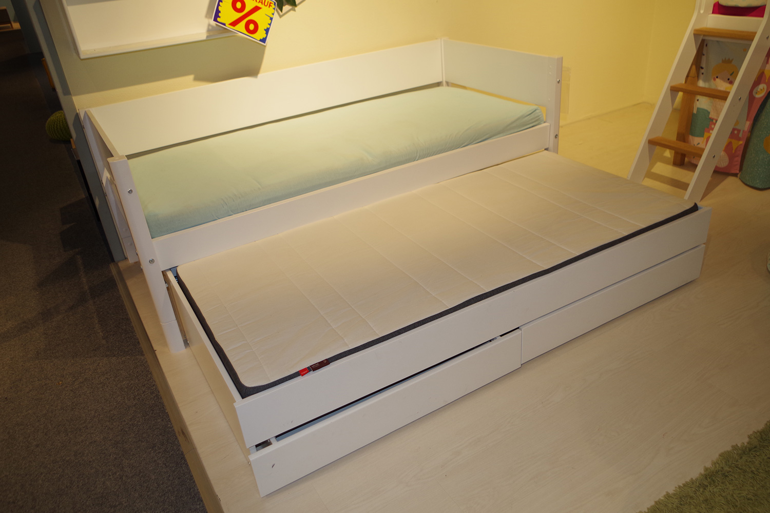 Bett WHITE