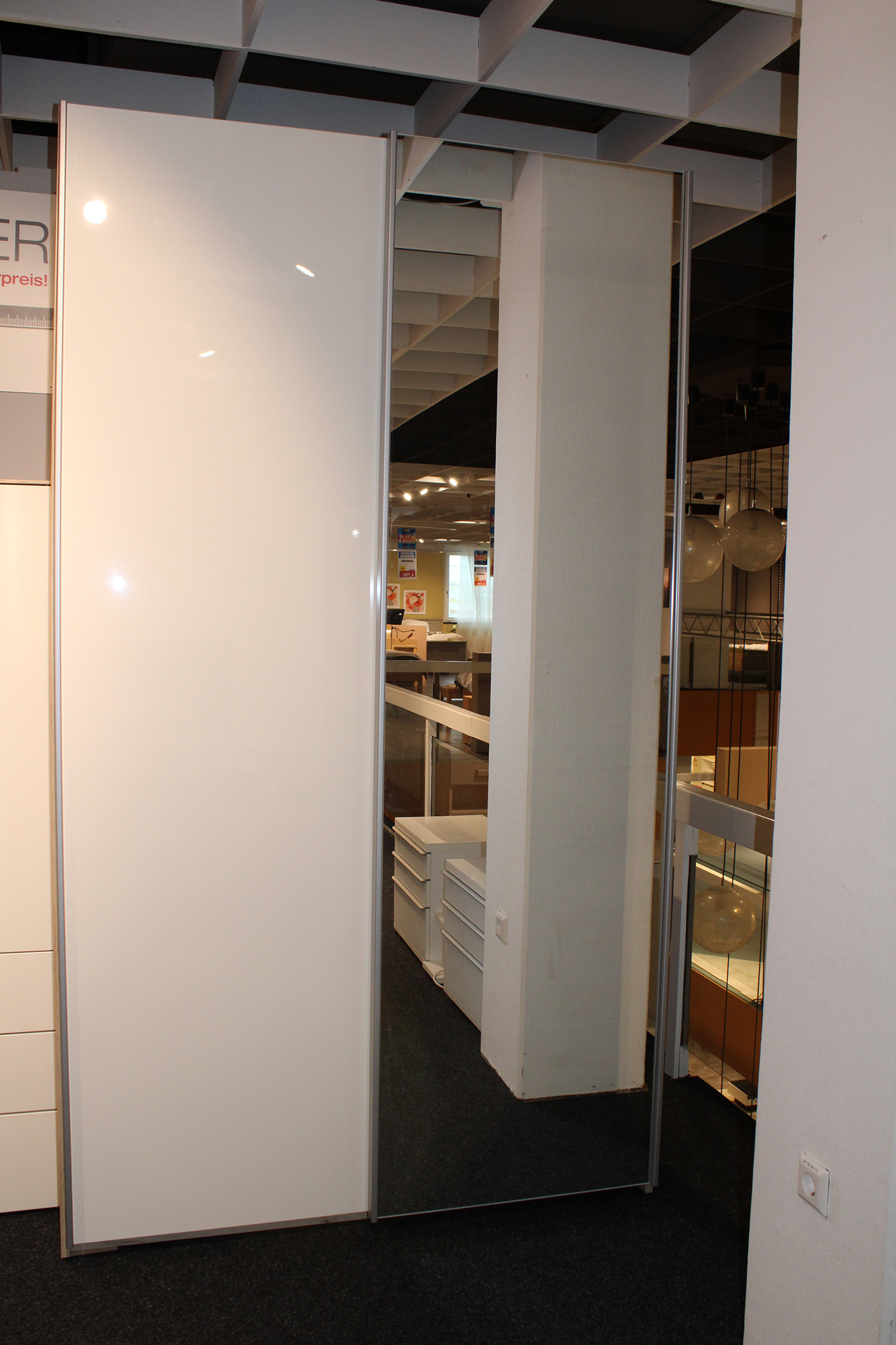 Schwebetürenschrank 