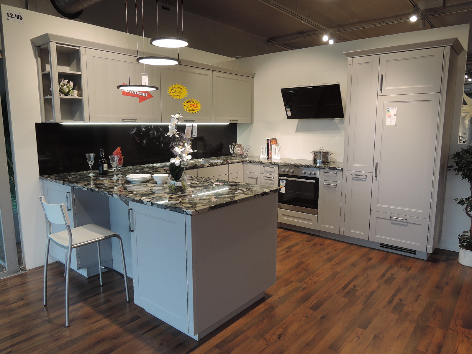 Komplettansicht der Ausstellungsküche 181999 Cheyenne der Marke Vito