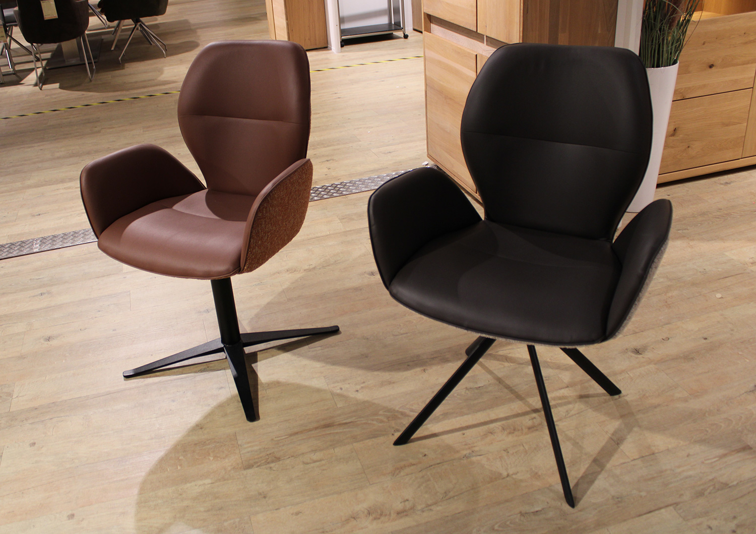 Tischgruppe ESGO + KALMIA Niehoff Sitzmöbel 