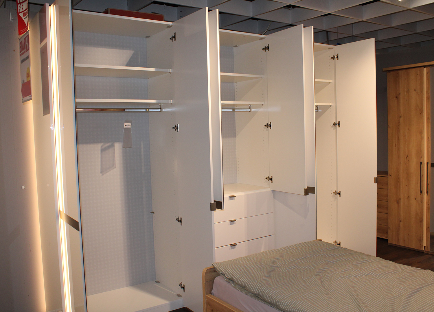 Drehtürenschrank AIRLINE Musterring 