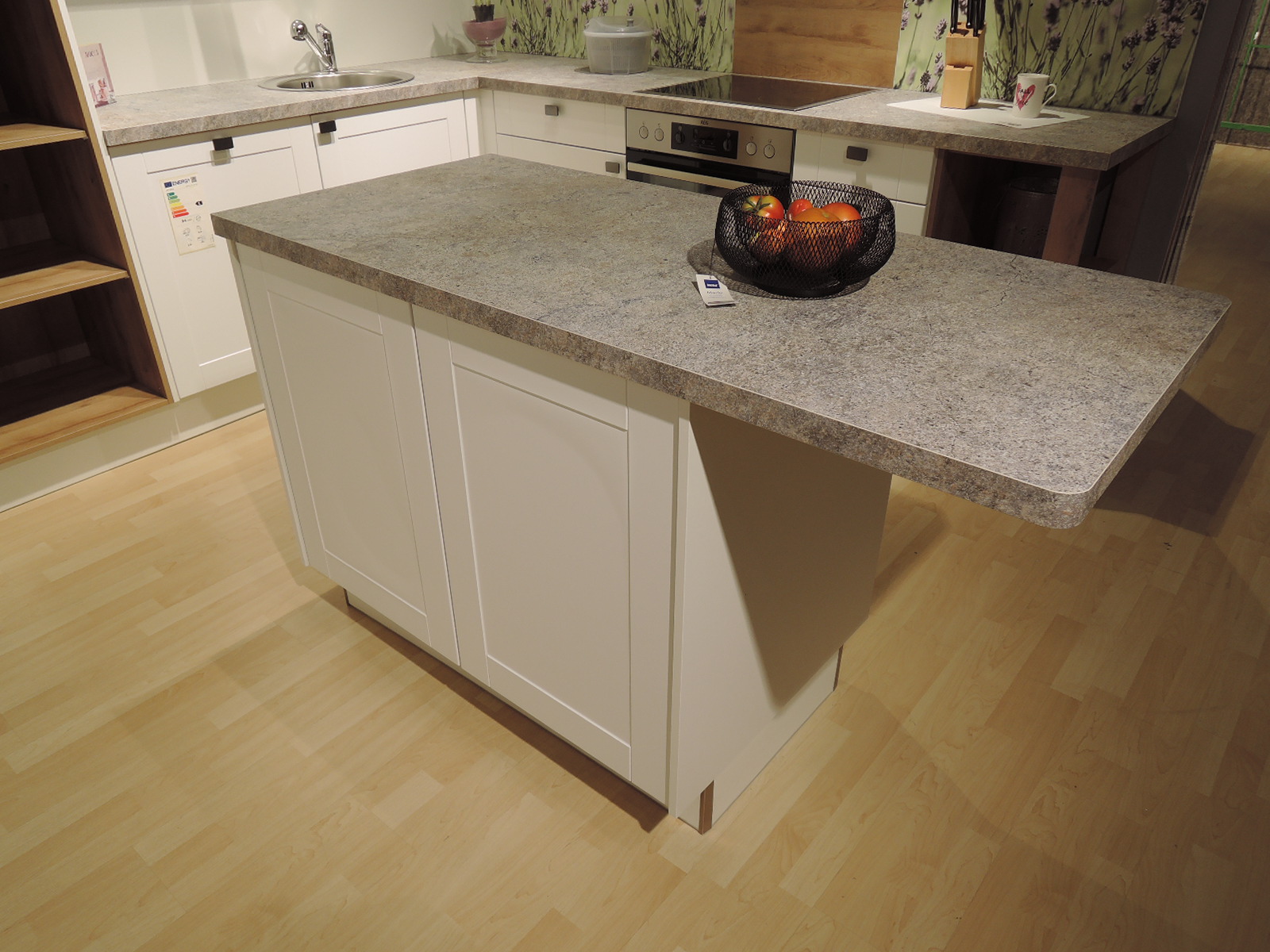 Blick auf die Rückseite der Arbeitsinsel